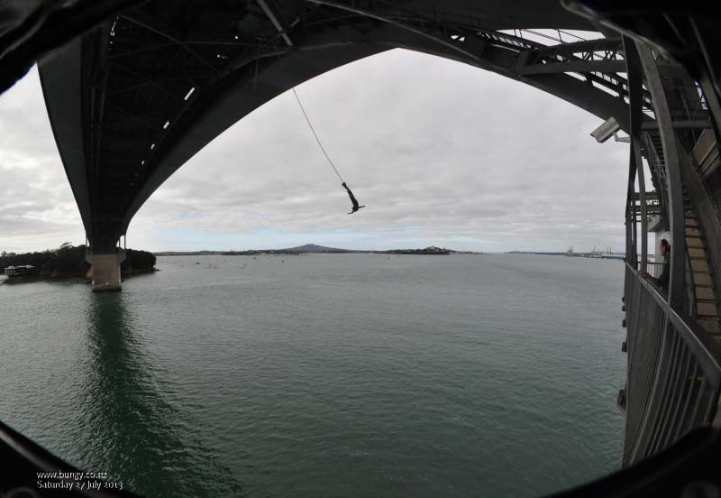 Auckland Harbour Bridge Bungy Jump Thumb
